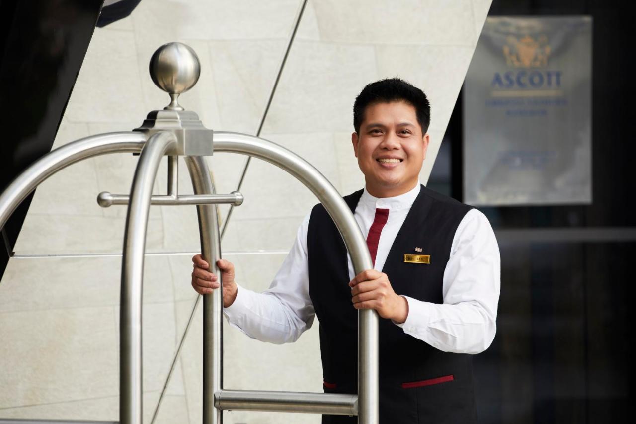 Ascott Embassy Sathorn Bangkok Hotel Ngoại thất bức ảnh A bellboy at Ascott Suites, Kuala Lumpur