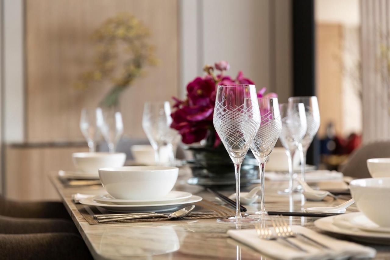 Ascott Embassy Sathorn Bangkok Hotel Ngoại thất bức ảnh Tableware