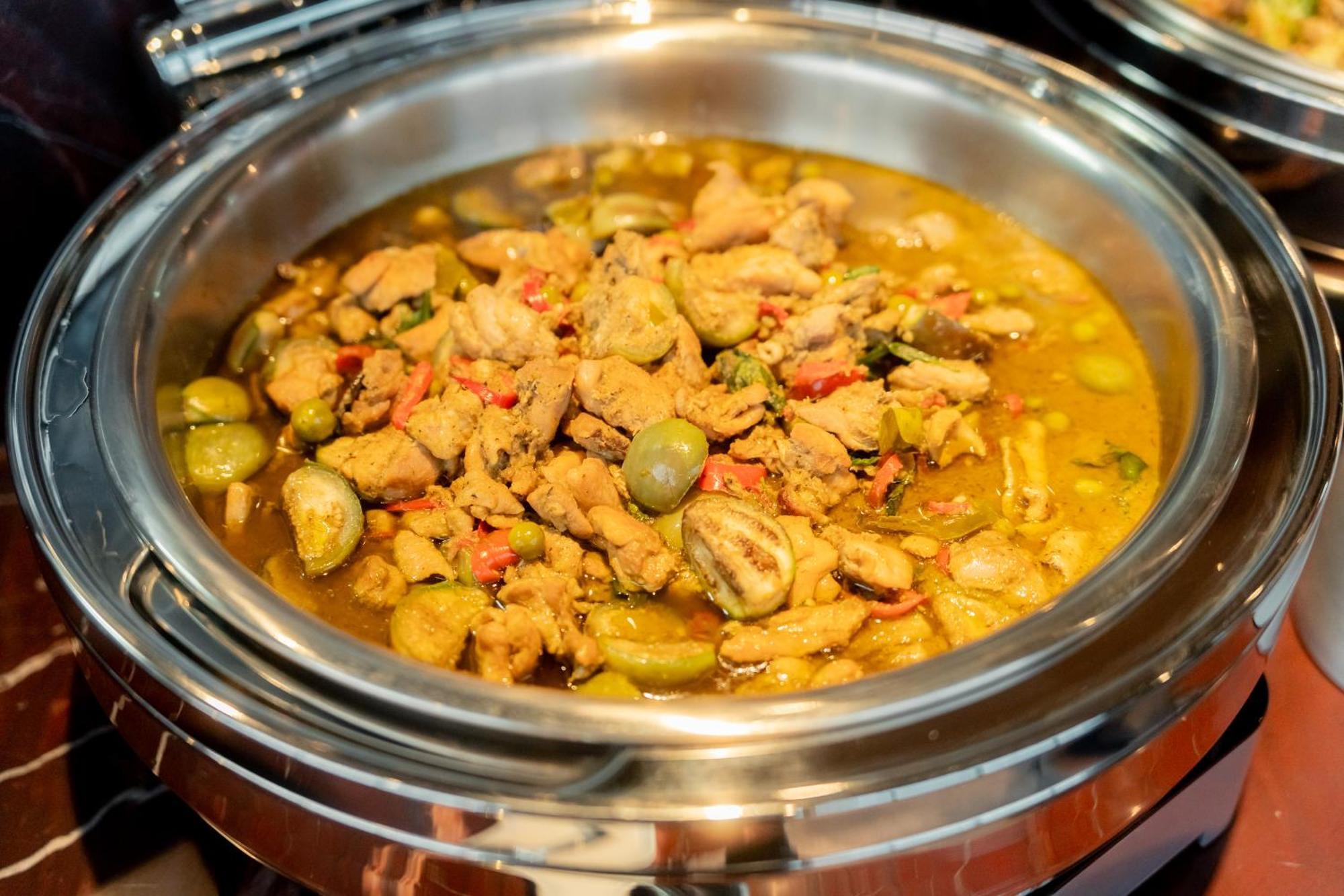 Ascott Embassy Sathorn Bangkok Hotel Ngoại thất bức ảnh A chafing dish