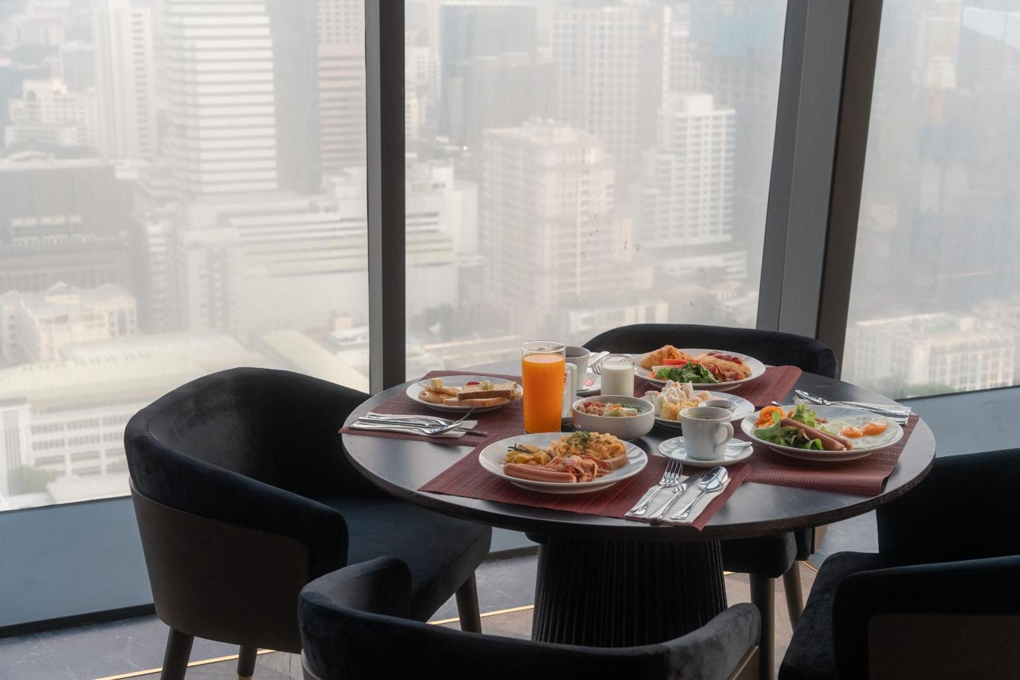 Ascott Embassy Sathorn Bangkok Hotel Ngoại thất bức ảnh Breakfast at the 360° Restaurant