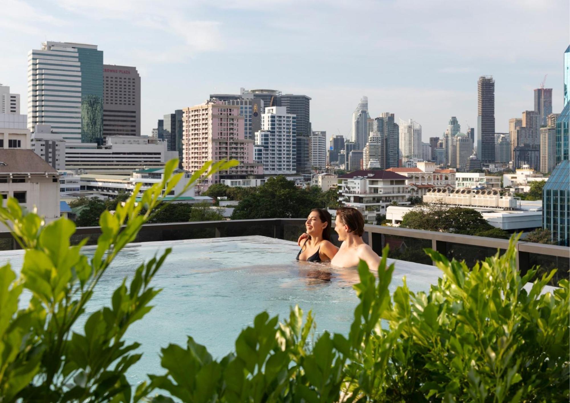 Ascott Embassy Sathorn Bangkok Hotel Ngoại thất bức ảnh View from the rooftop pool